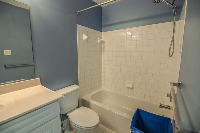 Building Photo - Piney Orchard Townhome