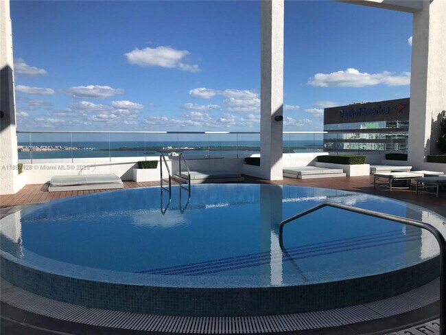 Building Photo - 500 Brickell Ave