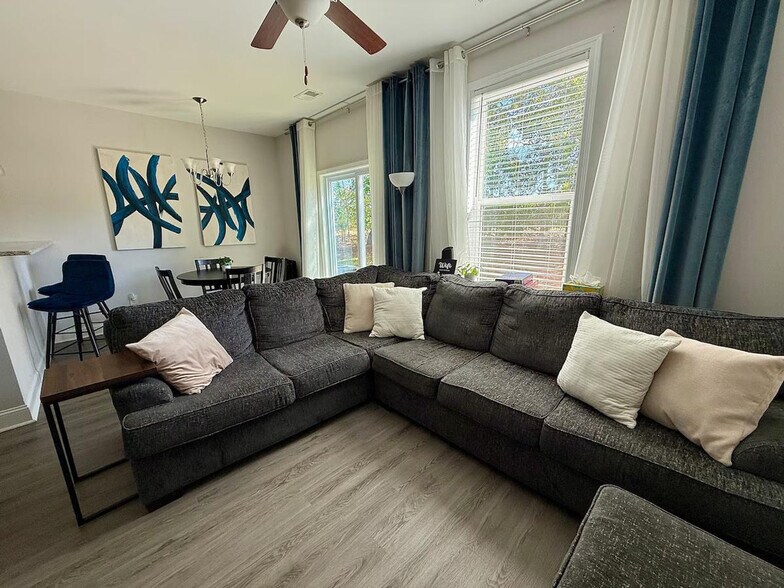 Building Photo - 751 Jacobs Millpond Rd