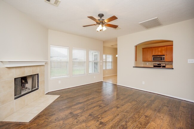 Building Photo - 1323 Colonial Manor Dr