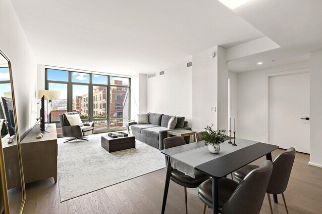 Building Photo - 1425 Hudson St