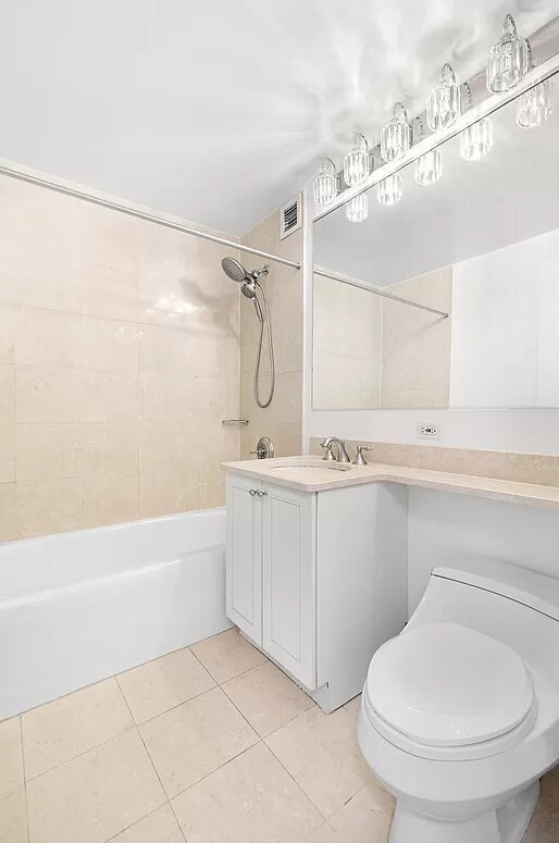 Building Photo - Open-Concept Living in a Prime Location