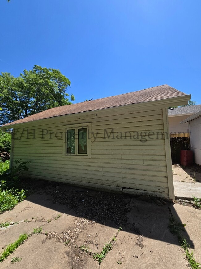 Building Photo - 1340 N Green St