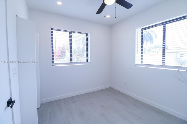 Building Photo - 221 SW 11th Ave