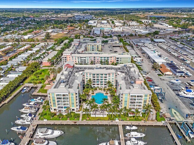 Building Photo - 802 W Windward Way
