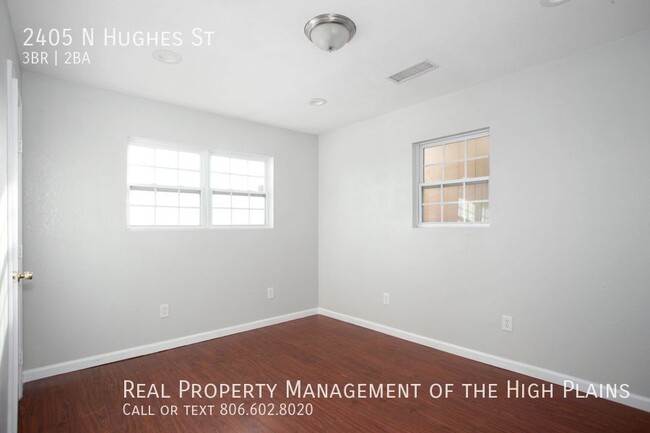 Building Photo - Renovated Near Ross Rogers Golf! HUD vouch...