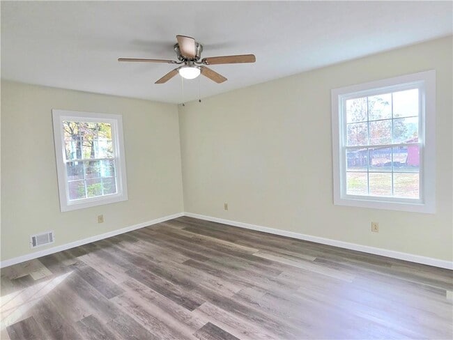 Building Photo - 1800 Hwy 81