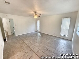 Building Photo - 912 Spring Hill Dr