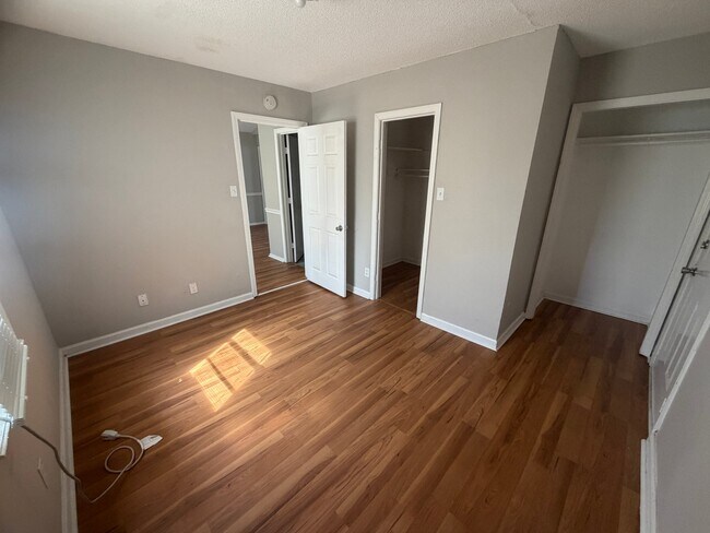 Building Photo - 273 W Essex Ave