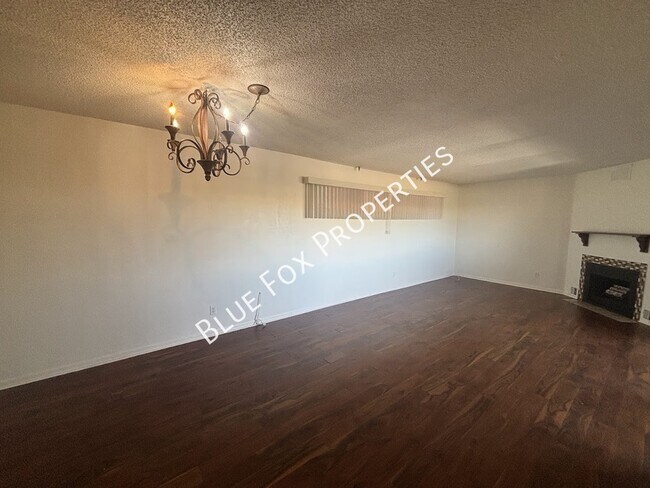 Building Photo - 2601 W Broadway Blvd