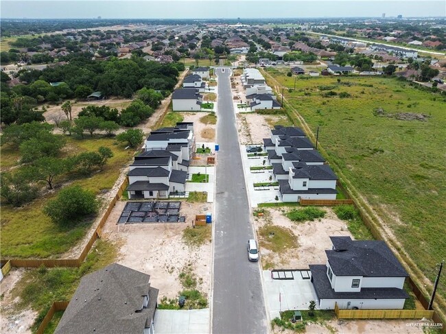 Building Photo - 2609 E Solar Dr