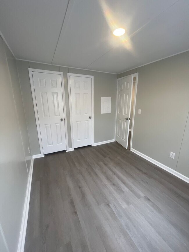 Building Photo - 3204 Lyons Center Rd