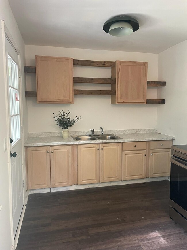 New Kitchen - 304 Chaseville St