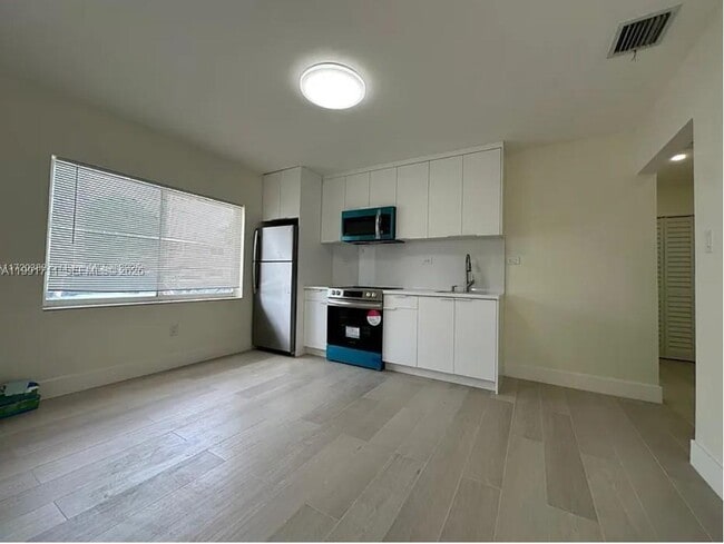 Building Photo - 1514 SW 6th St