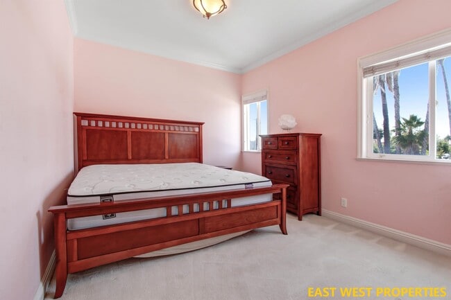 Building Photo - 58 S Altadena Dr