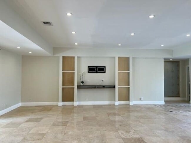 Building Photo - 2498 NW 25th St