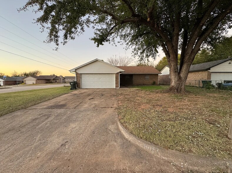 Primary Photo - 8801 Cedar Ln