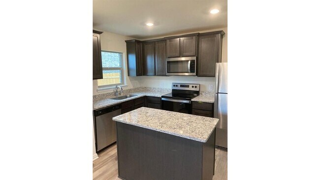 Building Photo - 124 Bandana Cir