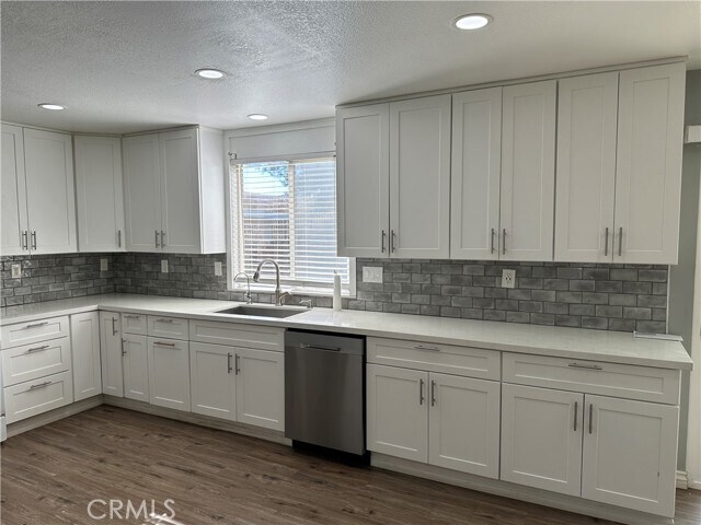 Building Photo - 8941 Carnation Dr