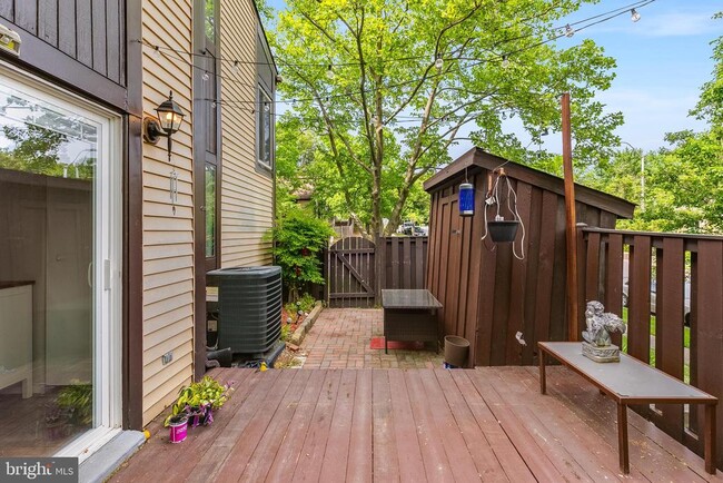Building Photo - 7329 Split Rail Ln