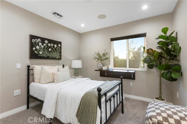 Building Photo - 1377 Hazelwood Pl