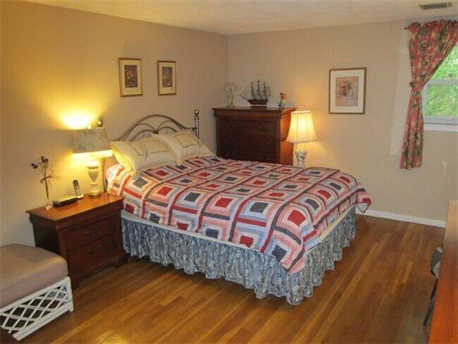 Building Photo - Gorgeous single family home in Needham available for rent NOW!