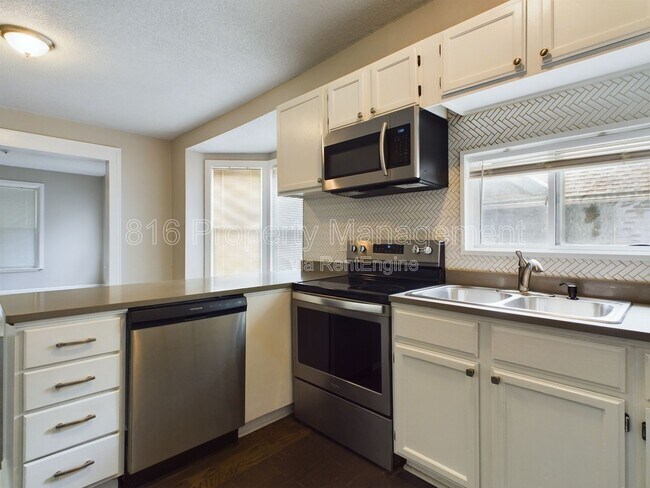 Building Photo - 5218 Highland Ave