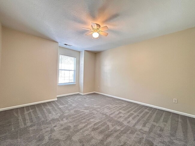 Building Photo - 927 Hunley Dr