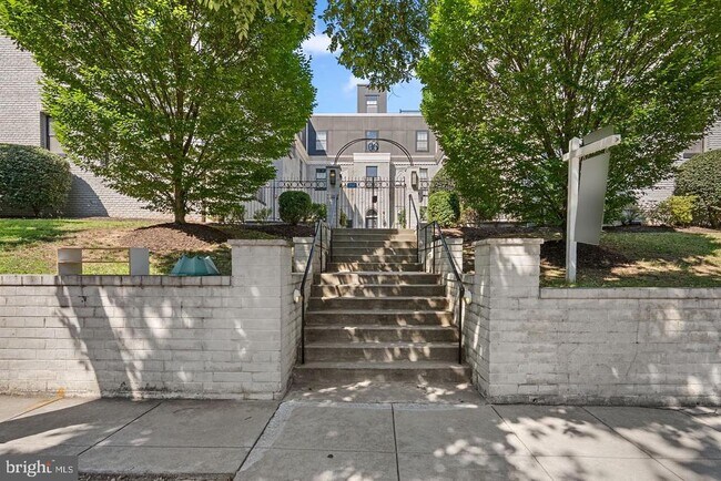 Building Photo - 16 17th St NE