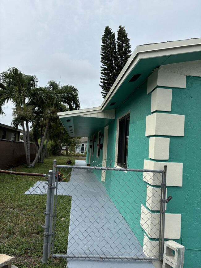 Building Photo - 156 W 14th St