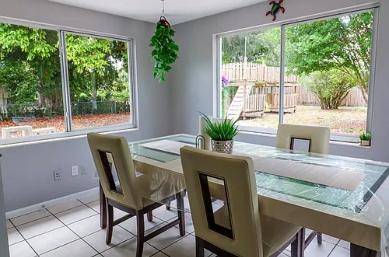 Building Photo - 3312 36th Ave W