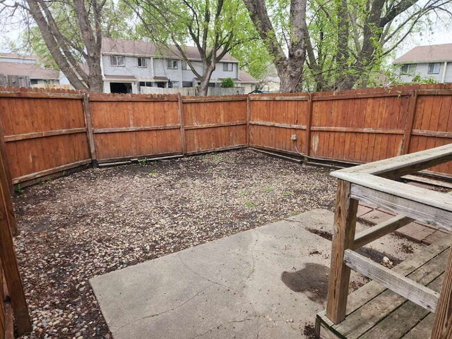 Building Photo - 926 Breezewood Cir