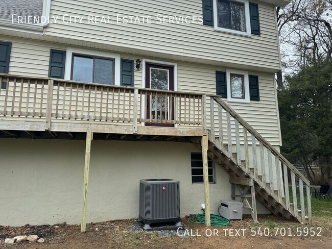 Building Photo - 2042 Hawksbill Rd