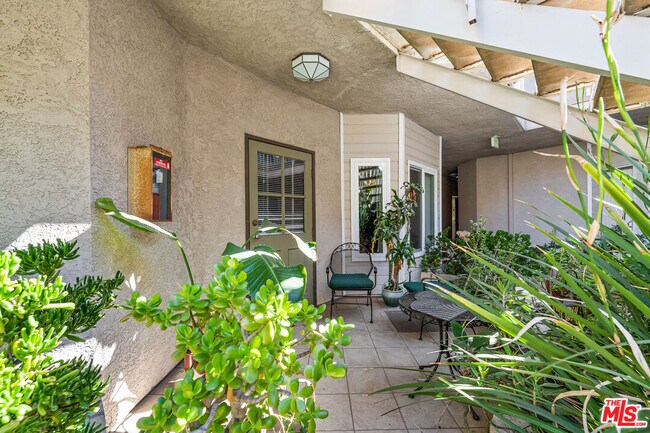 Building Photo - 14937 Dickens St