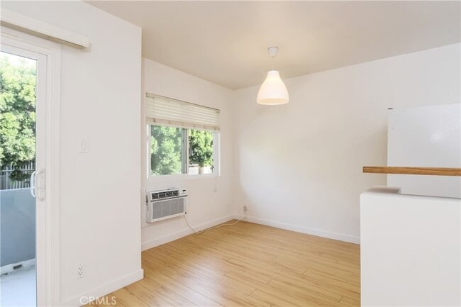 Building Photo - 11921 Goshen Ave