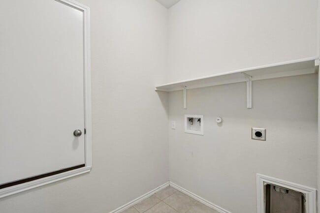 Building Photo - 212 La Dera Dr