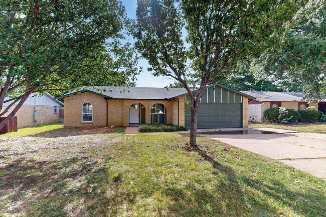 Building Photo - 2606 Hilldale Blvd