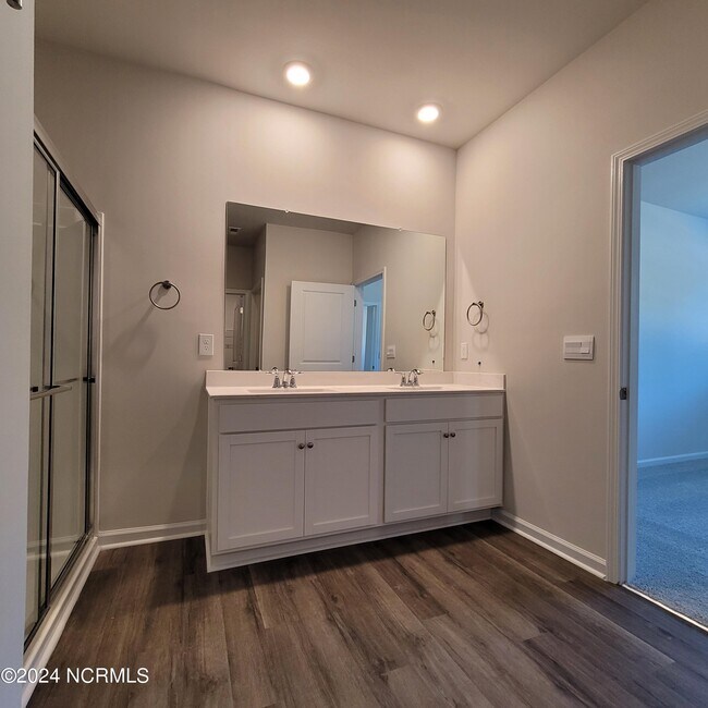 Building Photo - 7136 Foxhollow Ln
