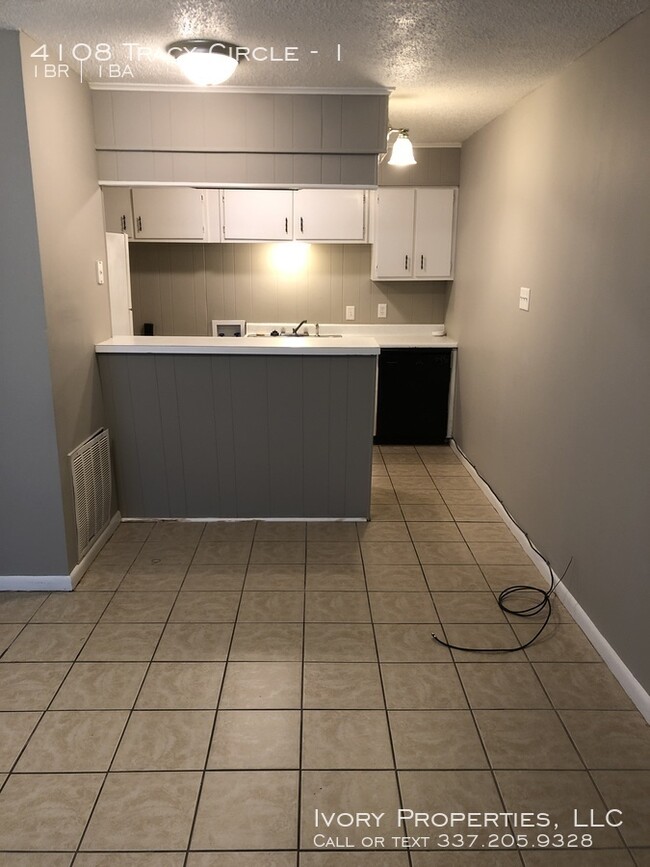 Primary Photo - 4108 Tracy Circle Apt. 1