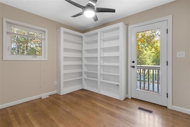 Building Photo - 2958 Harcourt Dr