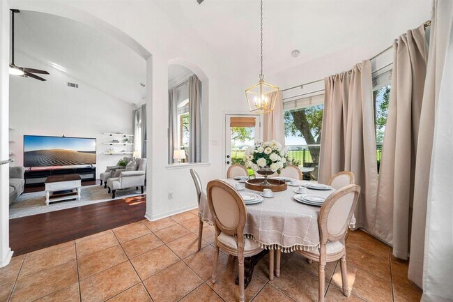 Building Photo - 1230 Ventura Canyon Dr