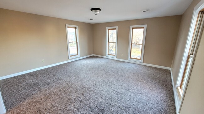 Building Photo - 502 E Vine St