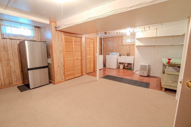Building Photo - 6 Hammen Ave