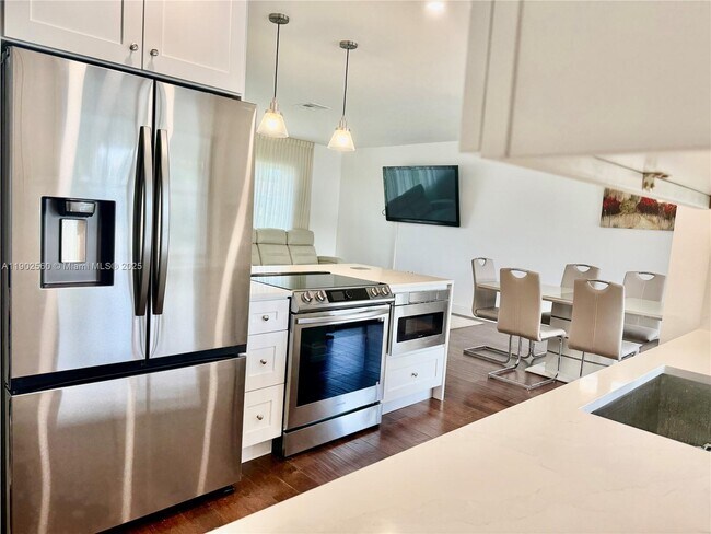 Building Photo - 8 Tam O Shanter Ln