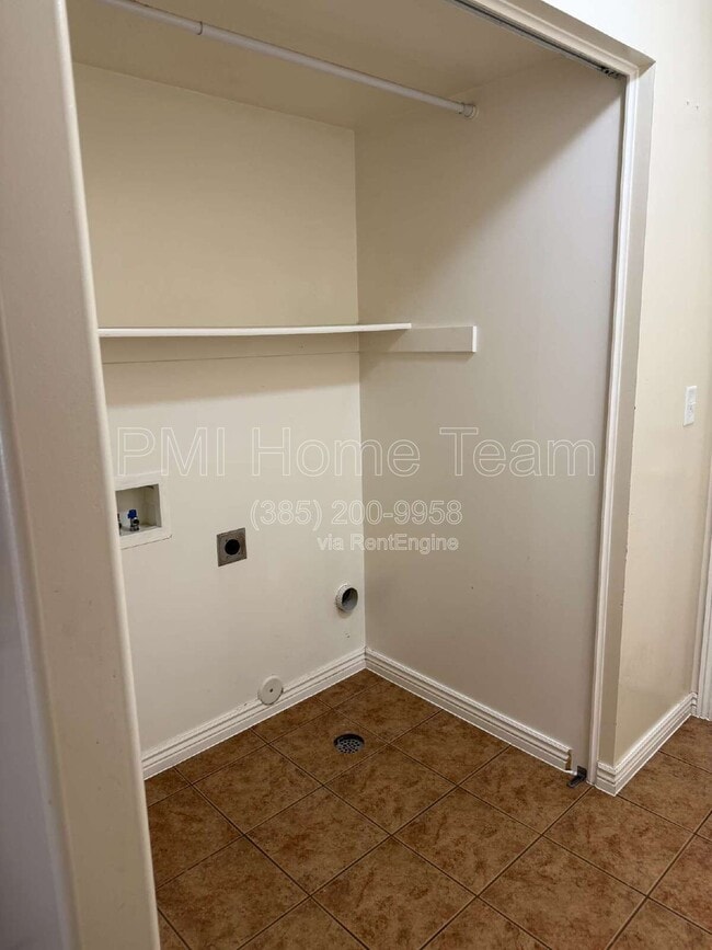 Building Photo - 652 W 800 N