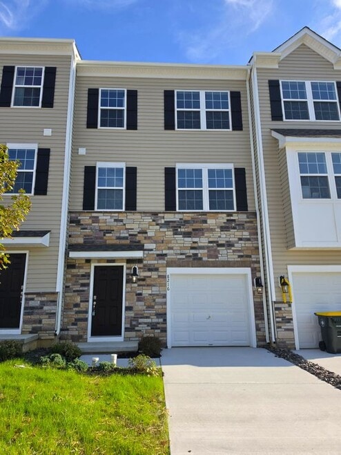 Building Photo - 8216 Alexander Ct