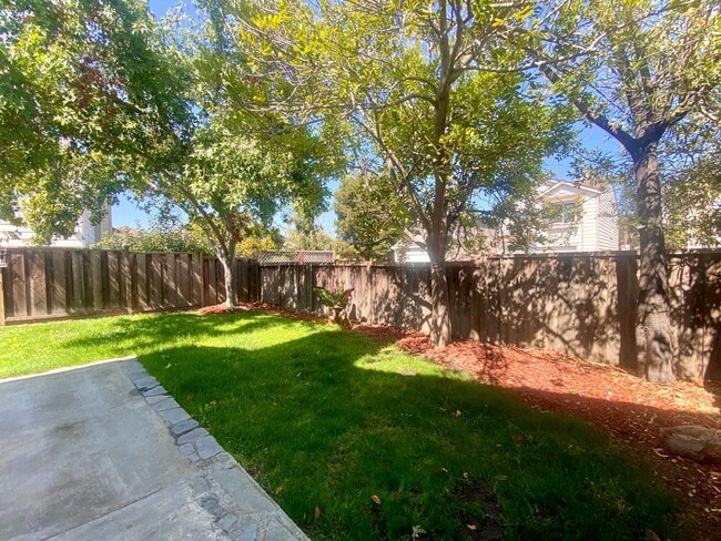 Building Photo - Beautiful Ardenwood home with Loft Availab...