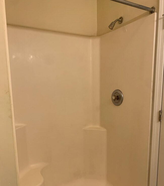 Building Photo - 3 Bedroom, 2 Bath House Available On Wesle...