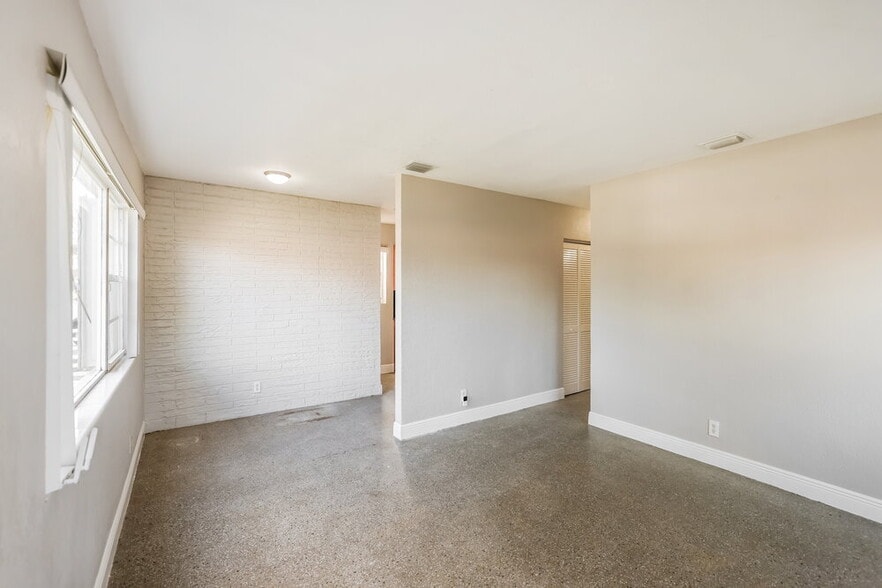 Building Photo - 2218 Farragut St