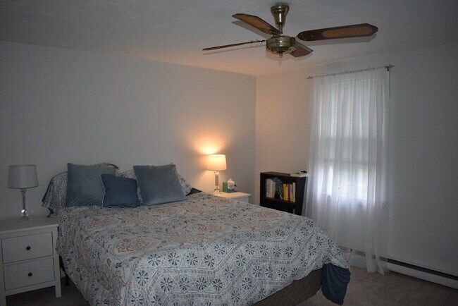 Building Photo - 848 Plain St